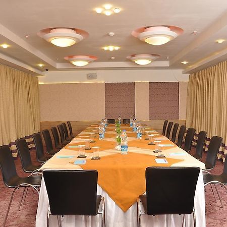 Hotel Niharika Calcutta Extérieur photo