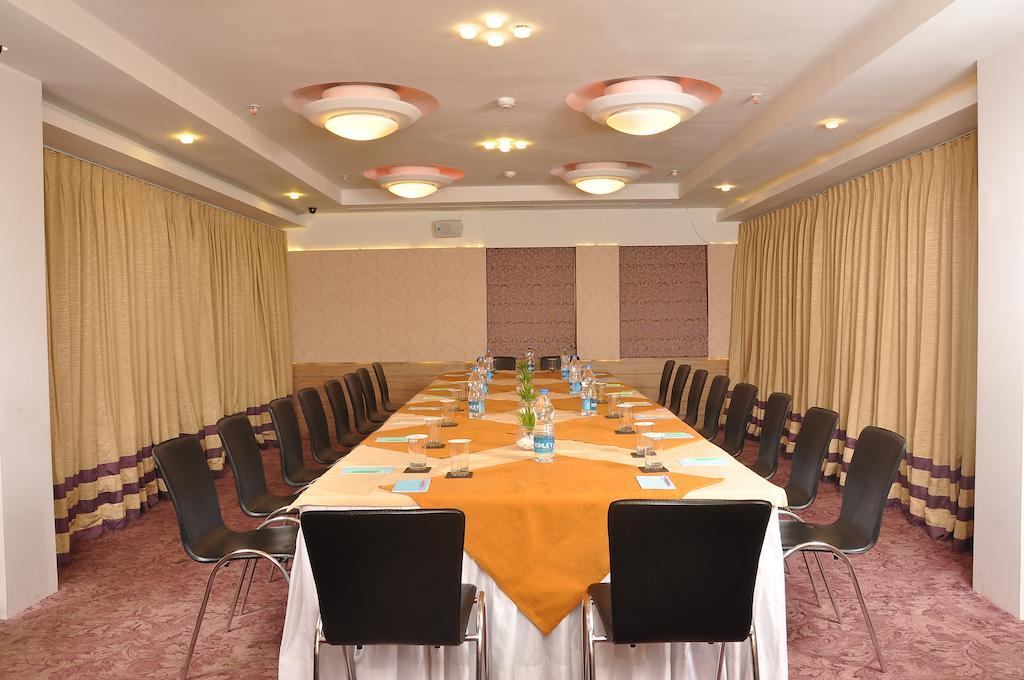 Hotel Niharika Calcutta Extérieur photo