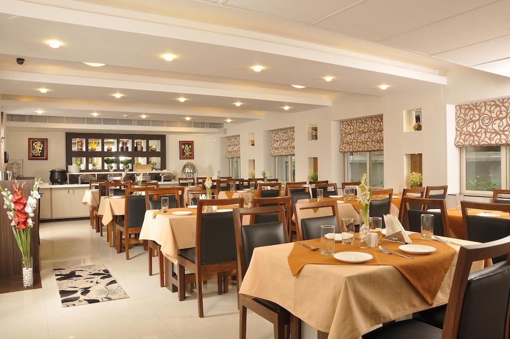 Hotel Niharika Calcutta Extérieur photo