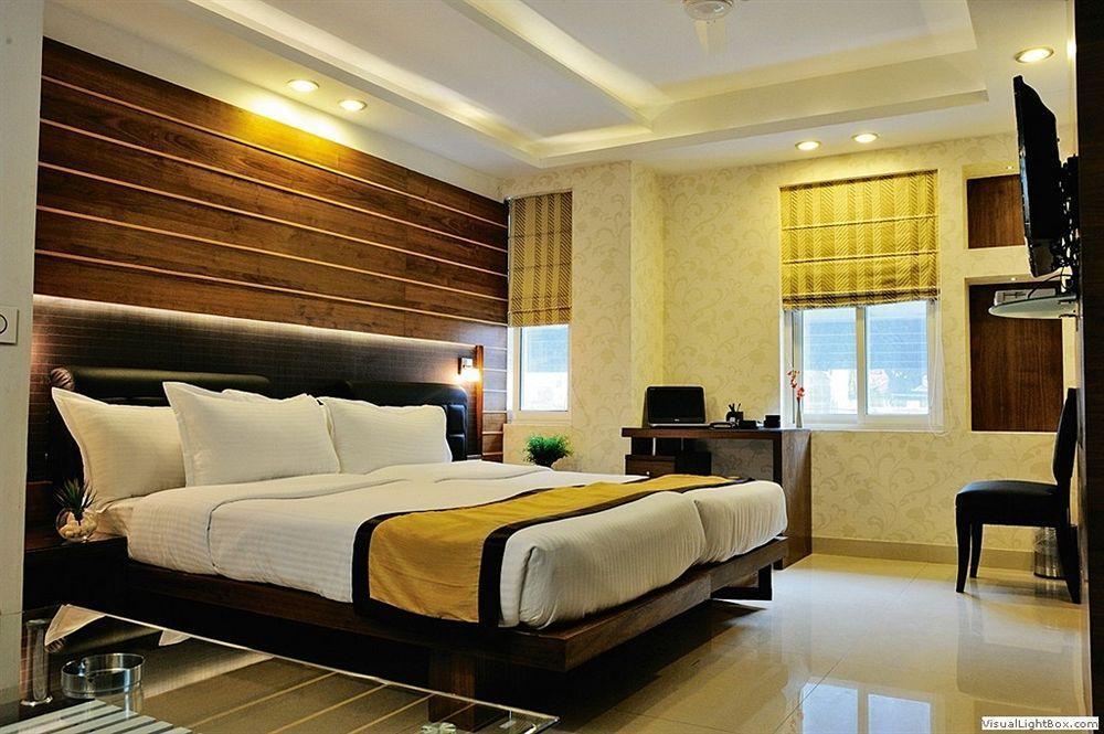 Hotel Niharika Calcutta Extérieur photo