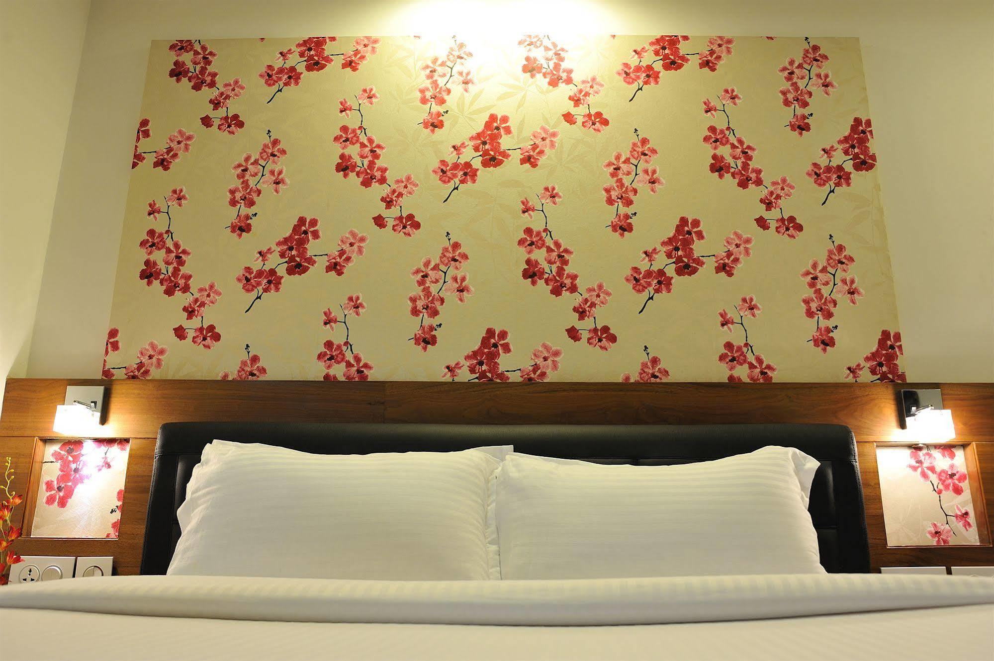 Hotel Niharika Calcutta Extérieur photo