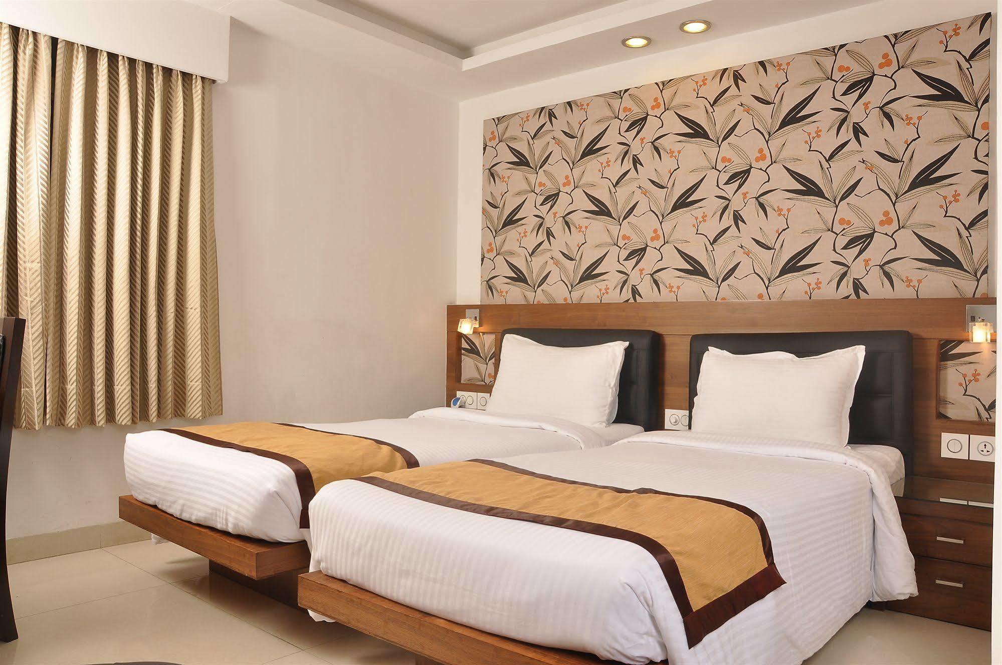 Hotel Niharika Calcutta Extérieur photo