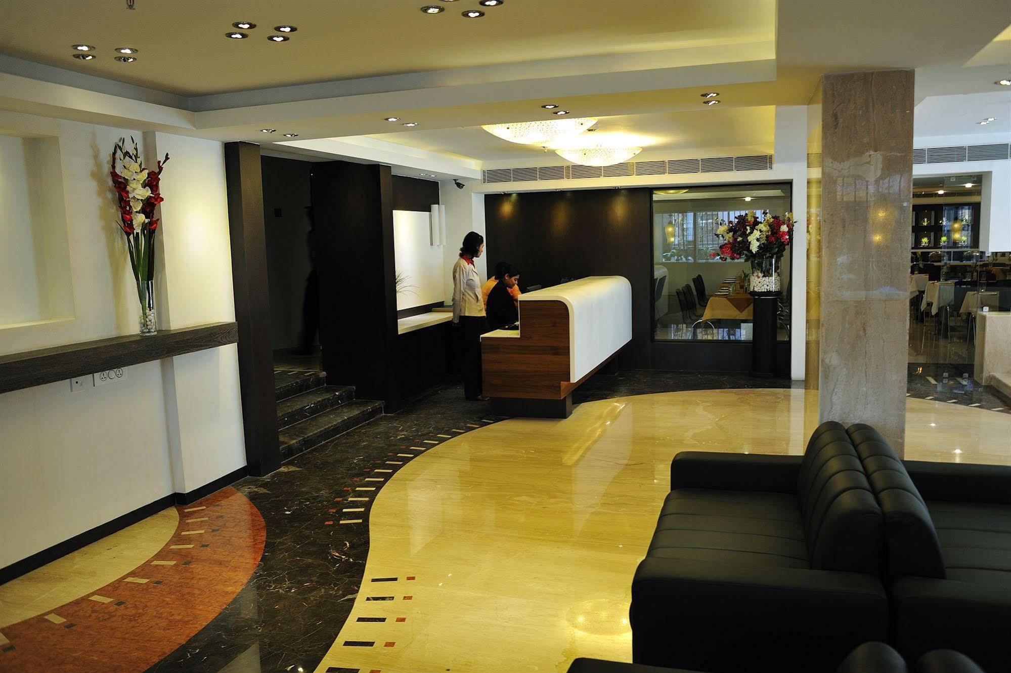 Hotel Niharika Calcutta Extérieur photo