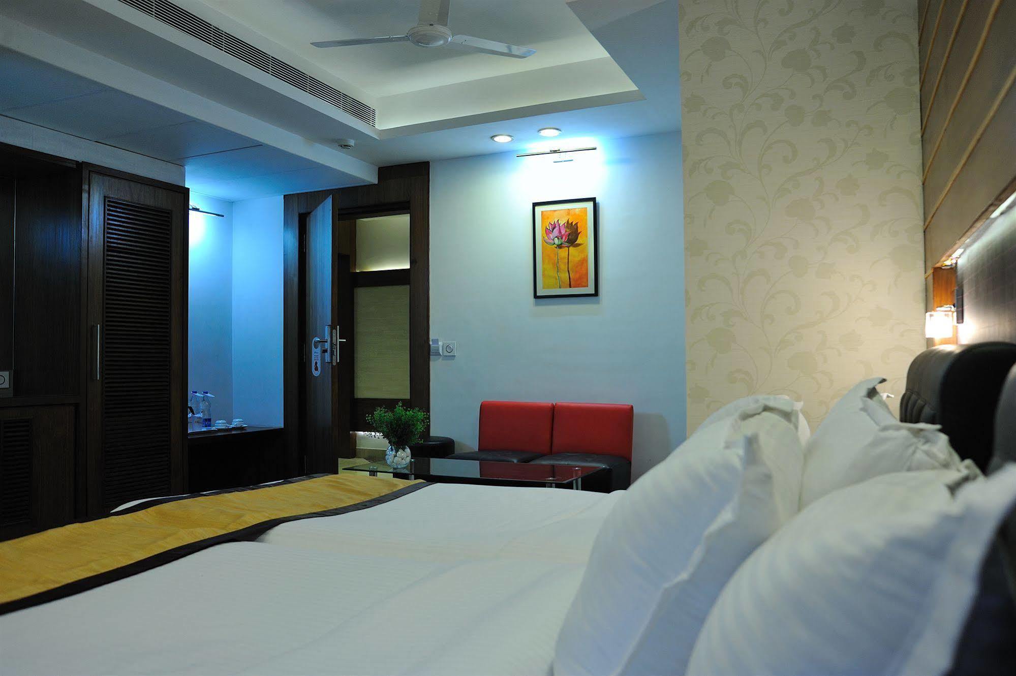 Hotel Niharika Calcutta Extérieur photo