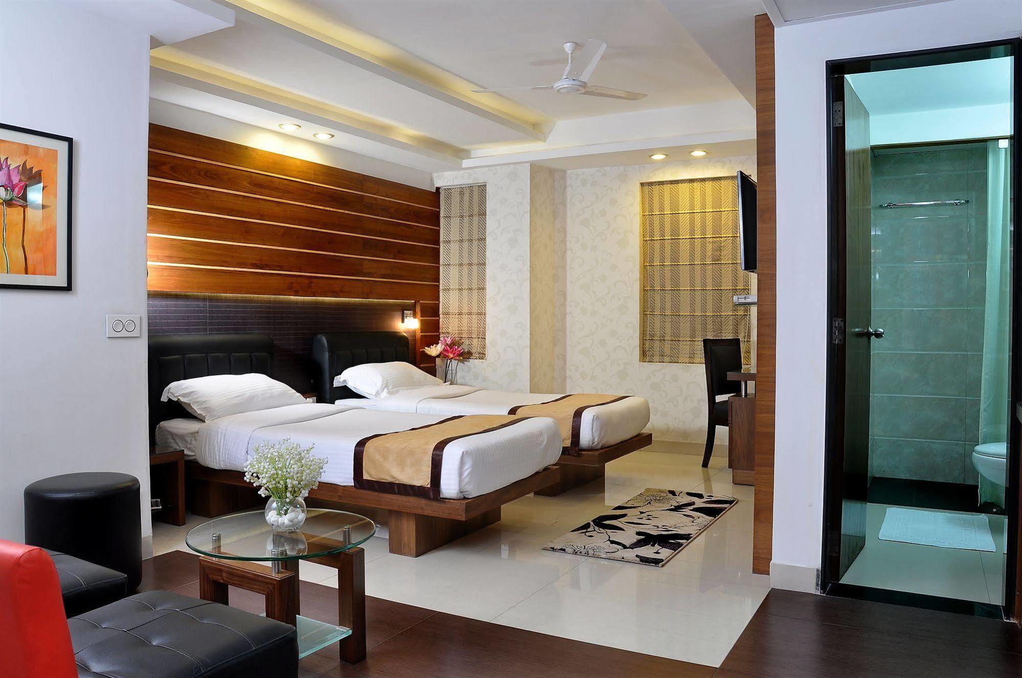 Hotel Niharika Calcutta Extérieur photo