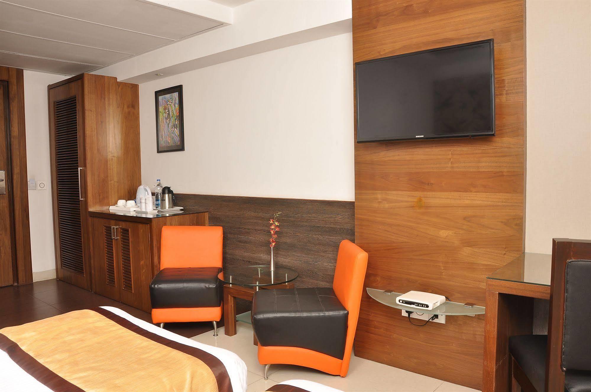 Hotel Niharika Calcutta Extérieur photo