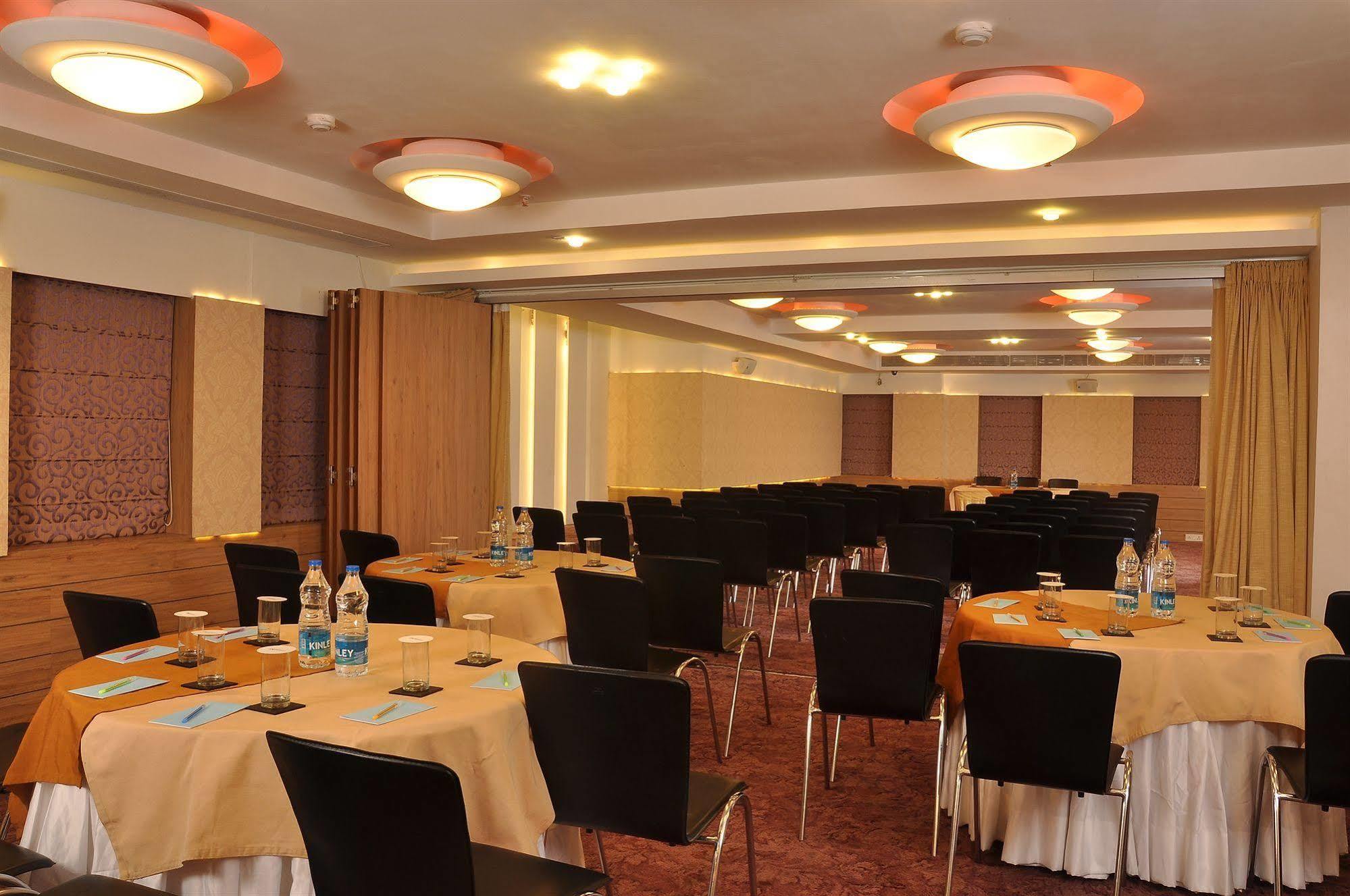 Hotel Niharika Calcutta Extérieur photo