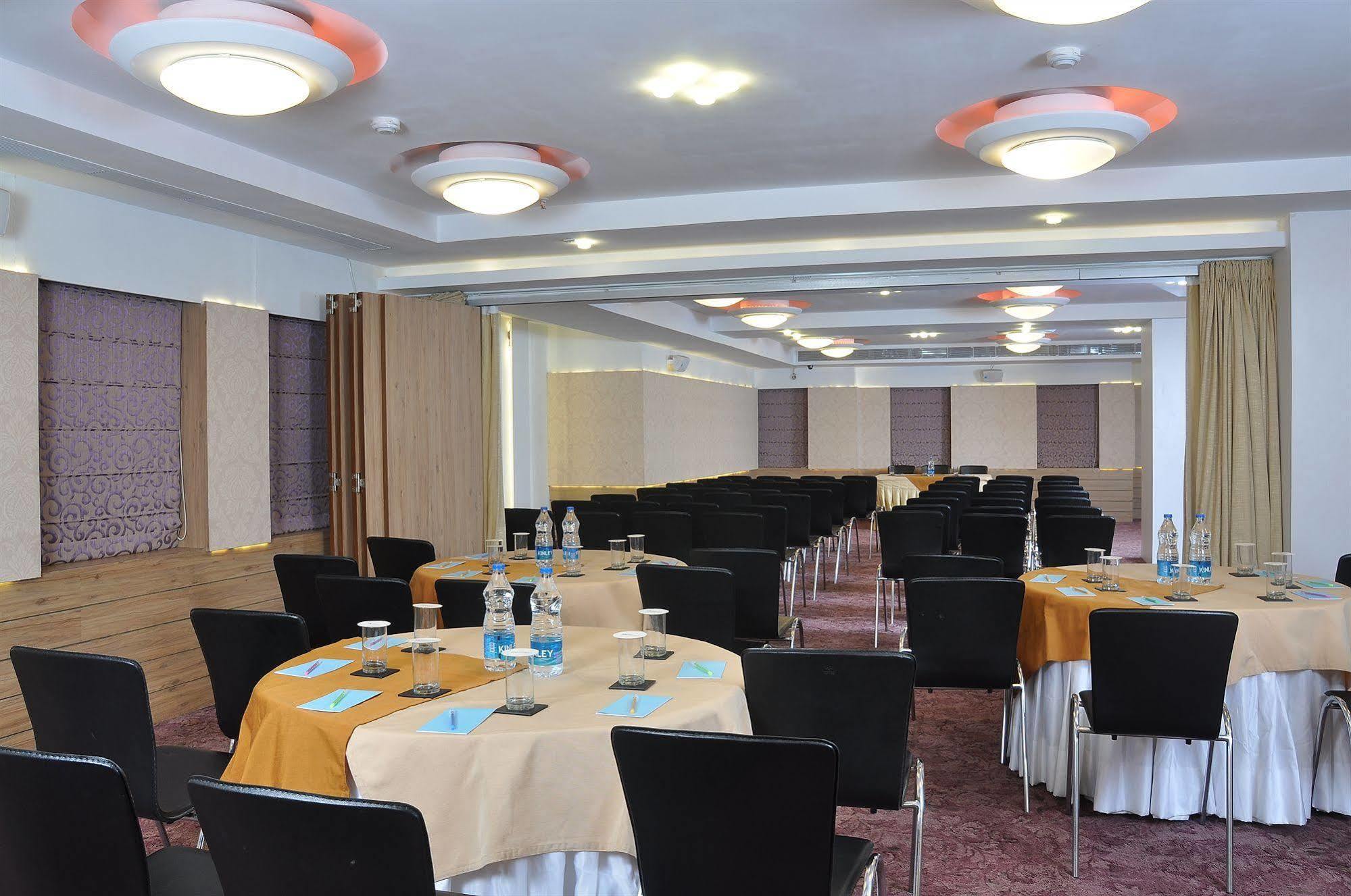 Hotel Niharika Calcutta Extérieur photo