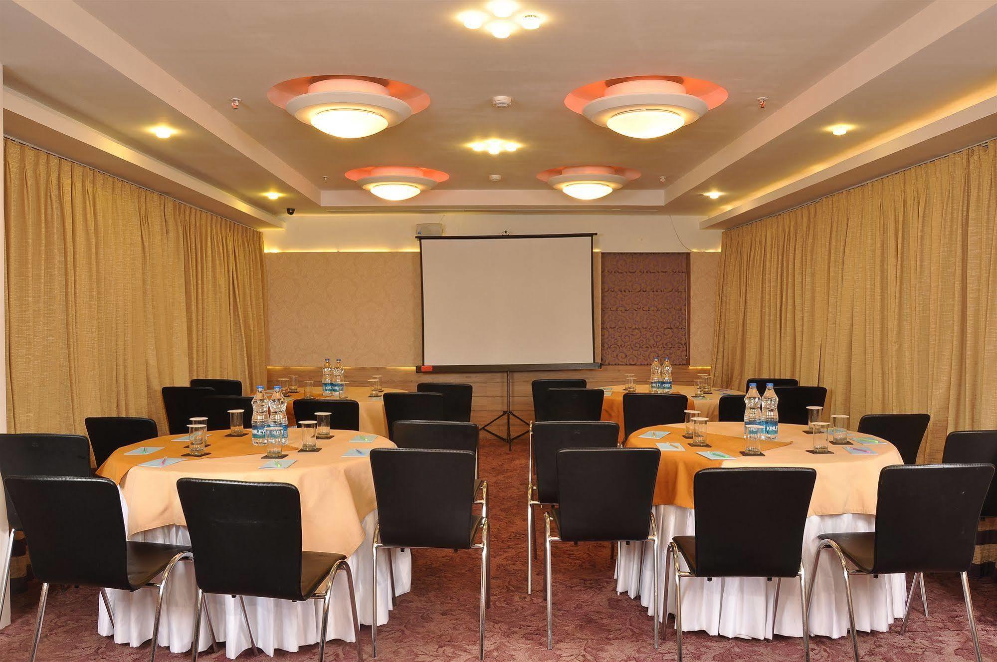 Hotel Niharika Calcutta Extérieur photo