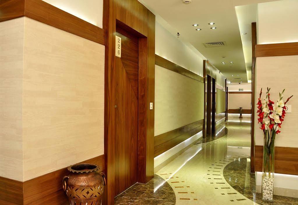 Hotel Niharika Calcutta Extérieur photo